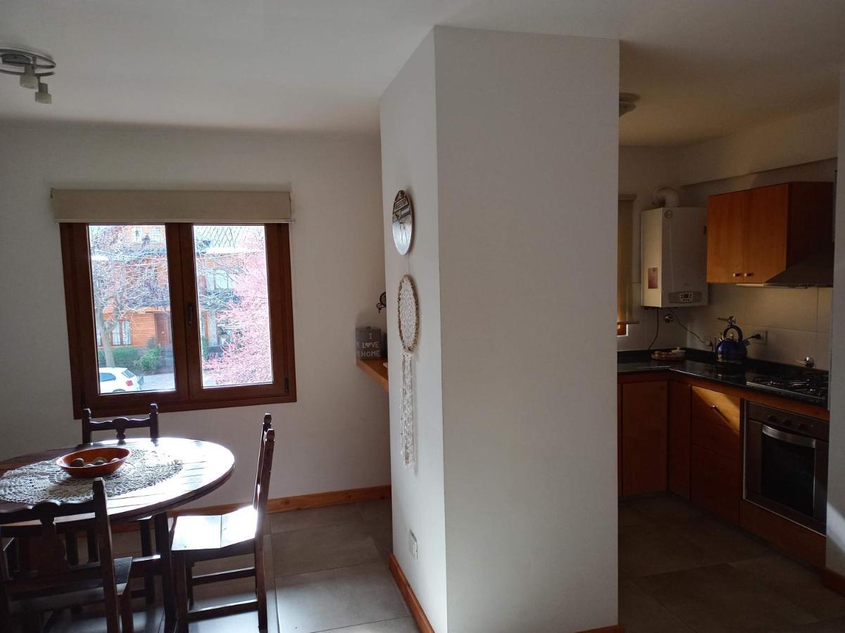 Comodo Departamento Centrico En San Martín de los Andes Екстериор снимка